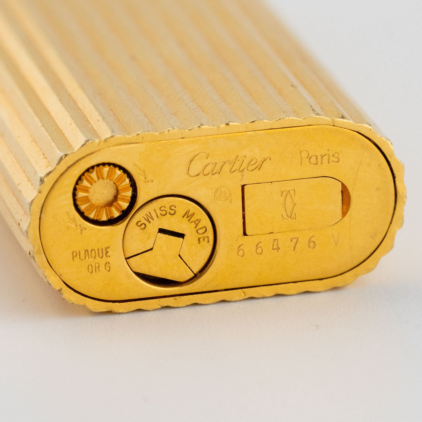 Lighter Golden Godron Vertical Stripe - Les Must de Cartier – US