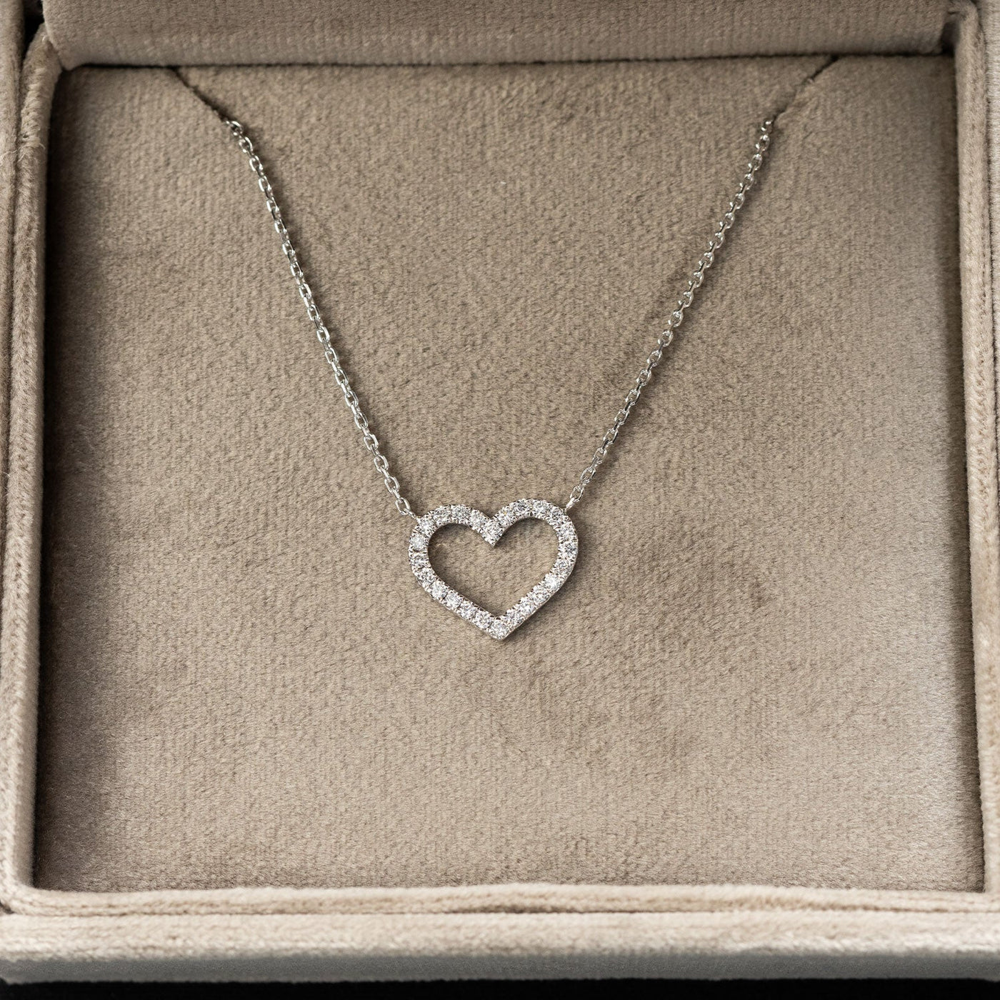 Necklace heart 750 white gold 24 brilliants 0.28ct. TW/VVSi 48cm