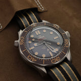 Omega Seamaster Diver 300M, "007 James Bond" Edition, Titan, NATO-Band, Ref. 210.92.42.20.01.001, B+P