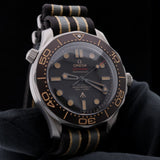 Omega Seamaster Diver 300M, "007 James Bond" Edition, Titan, NATO-Band, Ref. 210.92.42.20.01.001, B+P