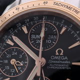 Omega Speedmaster Date / Day‑Date, Black Dial, Rotgold, Ref. 323.21.40.44.01.001, ohne B+P