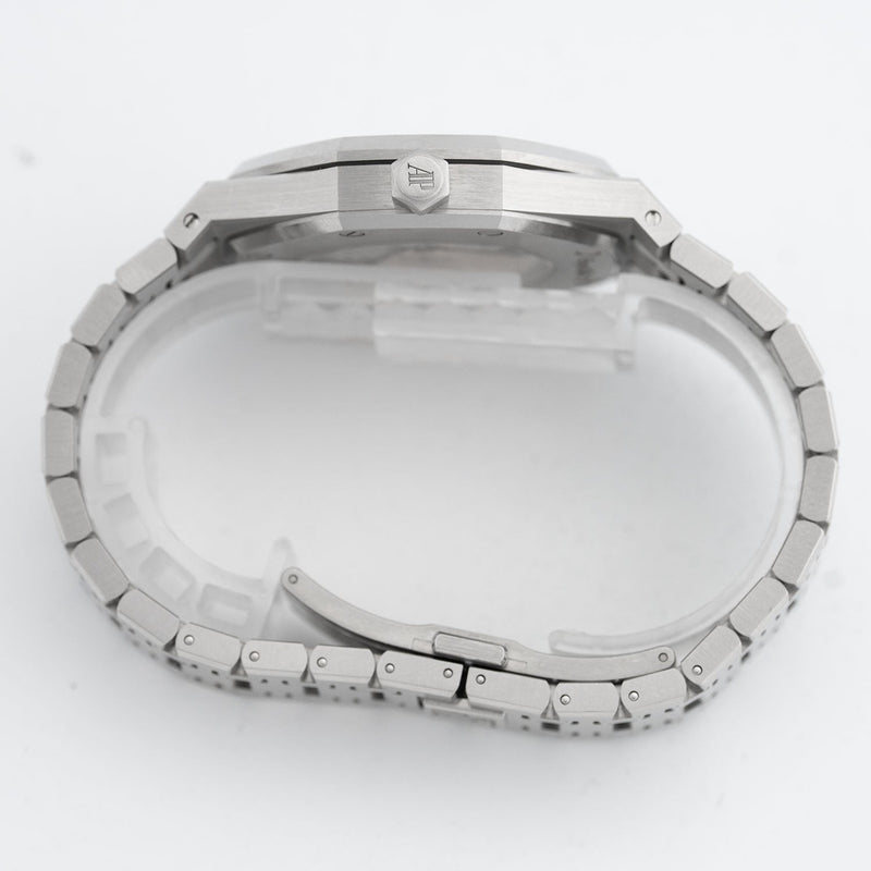 Royal Oak White Dial 2017 - 15400ST.OO.1220ST.02.A