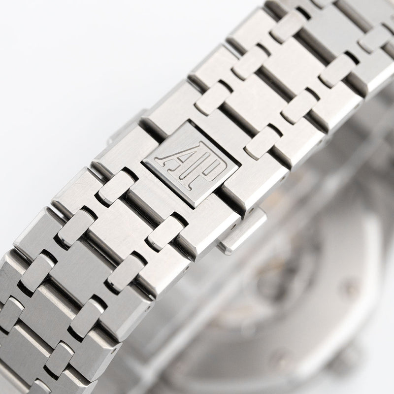 Royal Oak White Dial 2017 - 15400ST.OO.1220ST.02.A